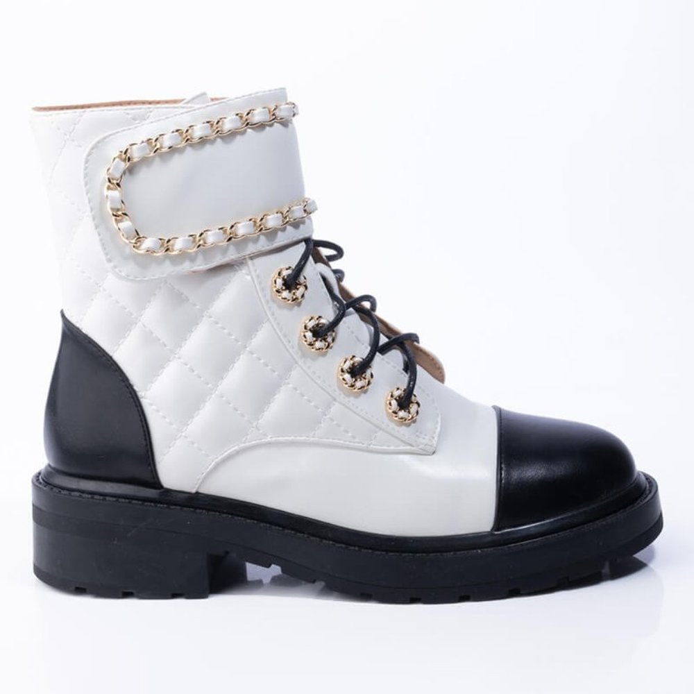 BNIB Azalea Wang White Black Brave Quilted Gold Chain Glam 90s Combat Boot 7.5
